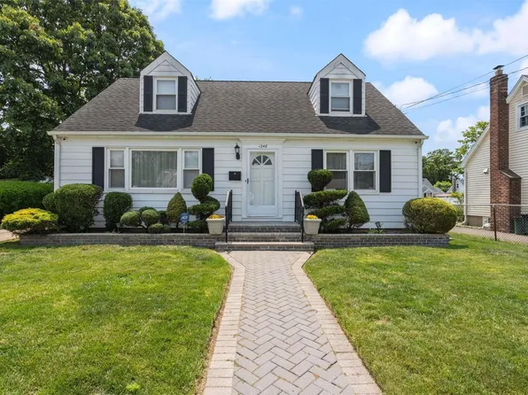 1248 Pembroke Street, Uniondale, NY 11553
