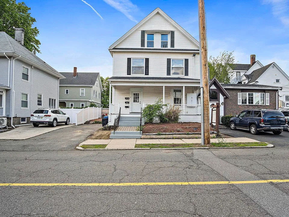 15 W Water St #4