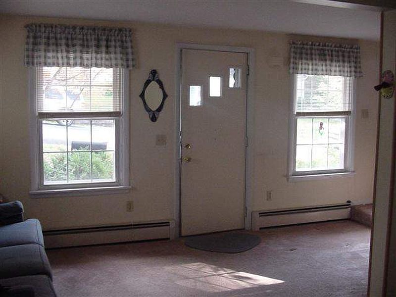4th image of 223 MARYLAND Avenue