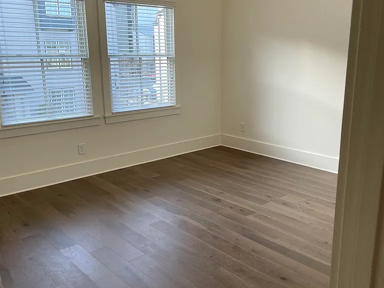 460 Heatherden Ave — Photo 12