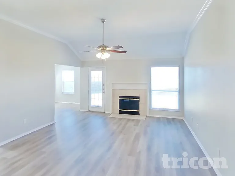 100 Adams Dr — Photo 3