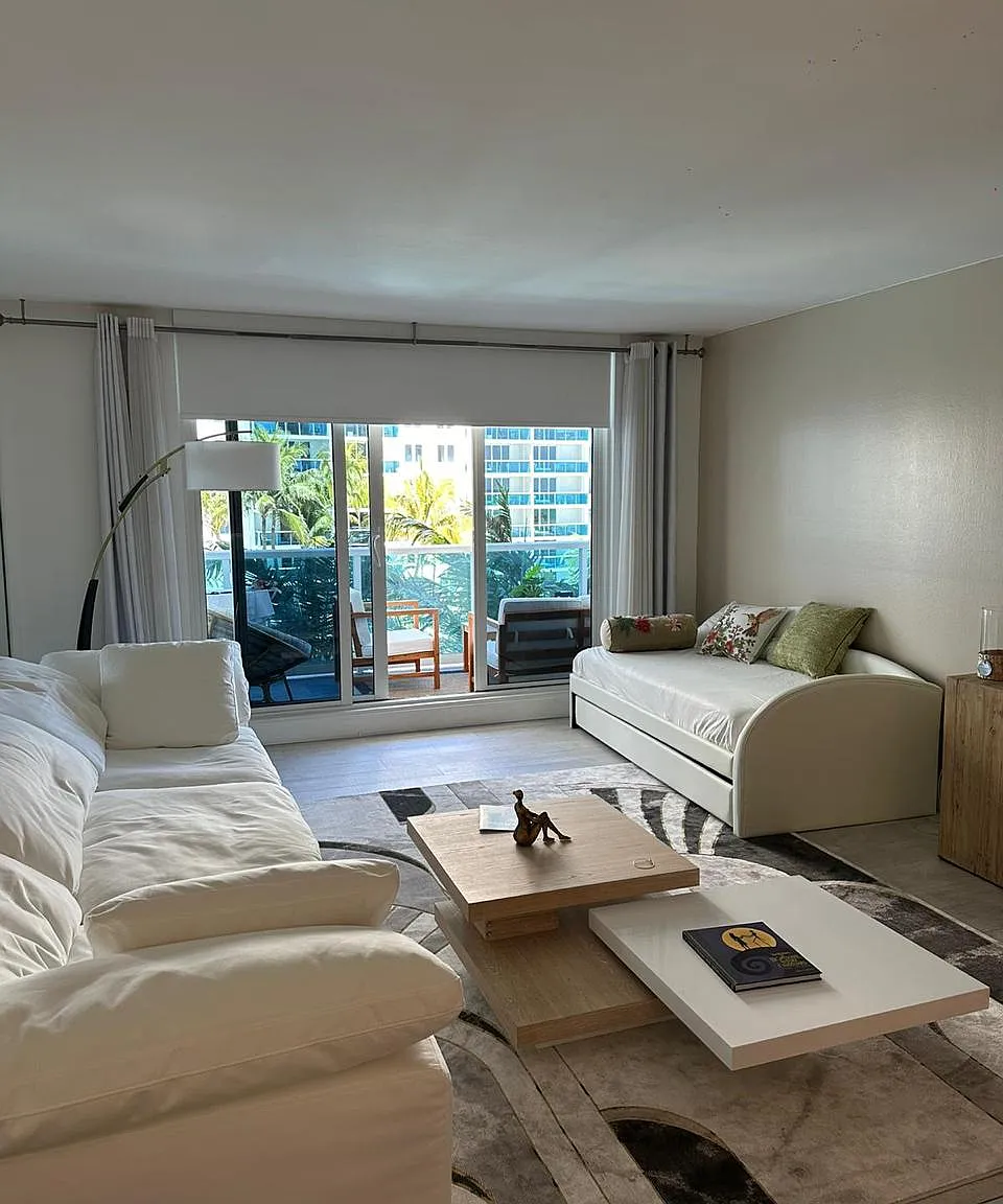 1 bed, 950 sqft, $7,800 — Photo 2