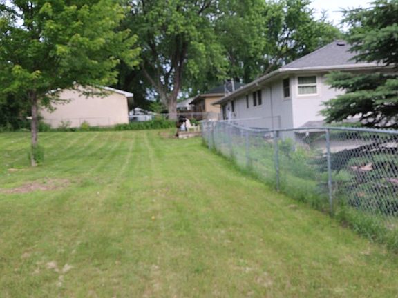 3rd image of 609 Ryan Ave W