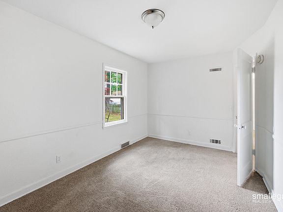 3rd image of 958 Ada Ave