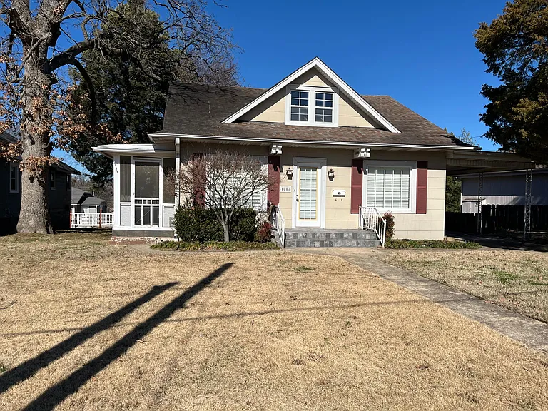 1007 Cynthia St — Photo 2