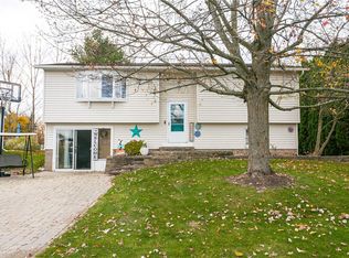 5799 Oatfield Dr, Farmington, NY 14425