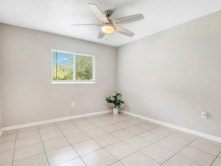 900 E Airport Blvd — Photo 28