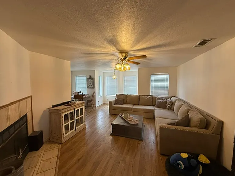 552 Bret Harte Dr — Photo 3