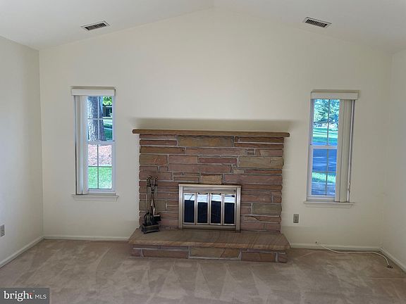 4th image of 181 Basswood Ct