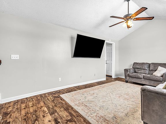 5th image of 1821 Cricket Hill Dr