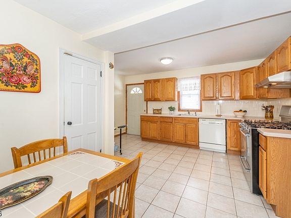 4th image of 10 Burlington Rd