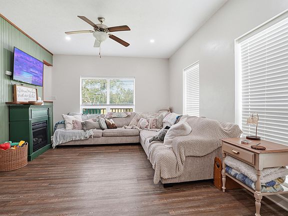 3rd image of 3383 Linscomb Rd