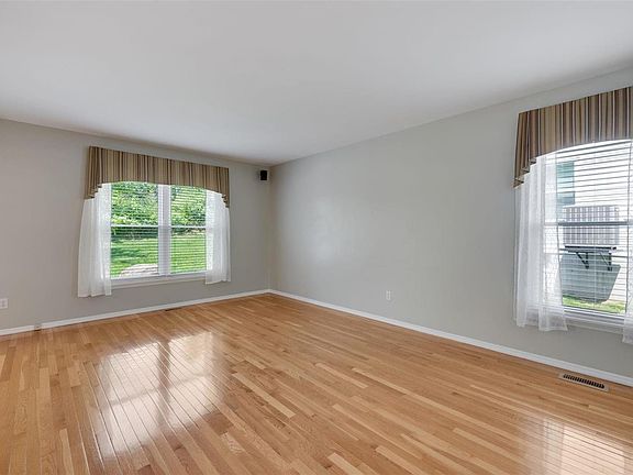 5th image of 10421 Tiffany Village Ct