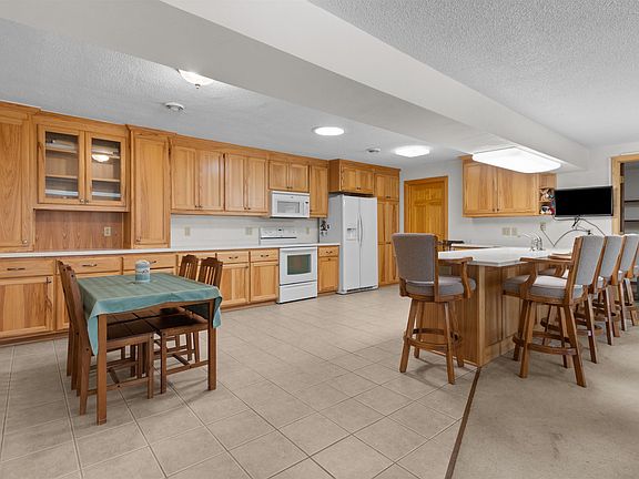 3rd image of 10 N Kurt Ave