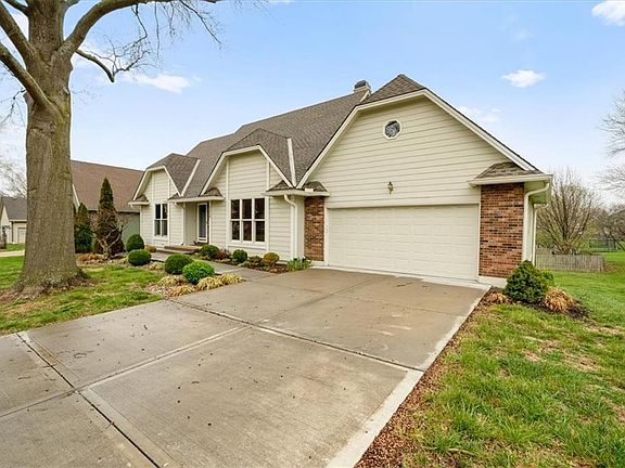 2nd image of 2224 NW Summerfield Dr