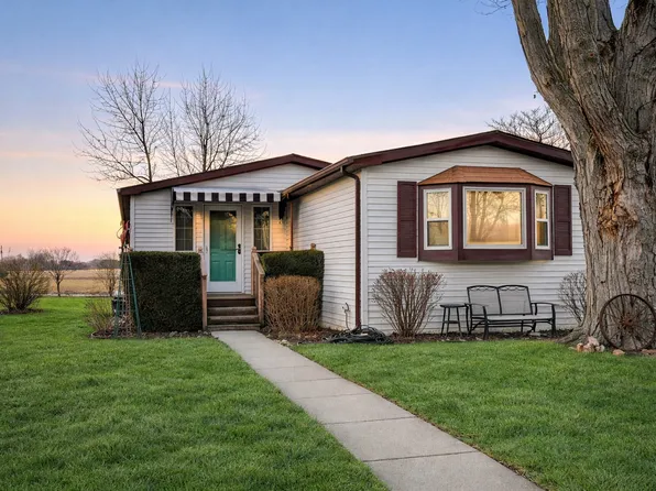 31 Poplar Dr, Sandwich, IL 60548