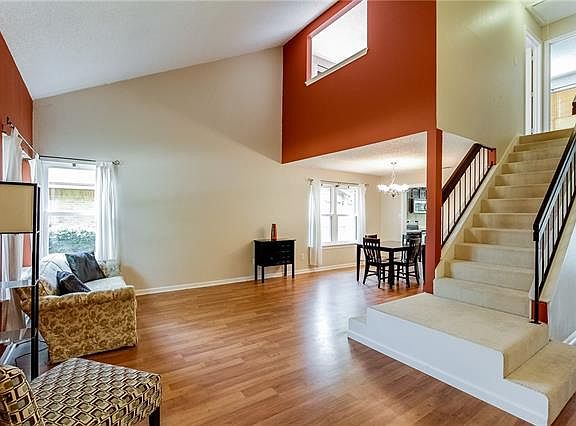 2nd image of 2418 Livingston Ln