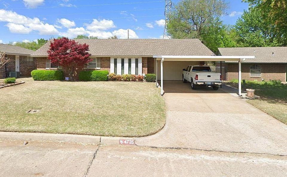 Front yard and driveway view.