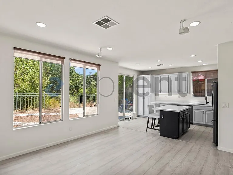 5215 Manderston Dr — Photo 13