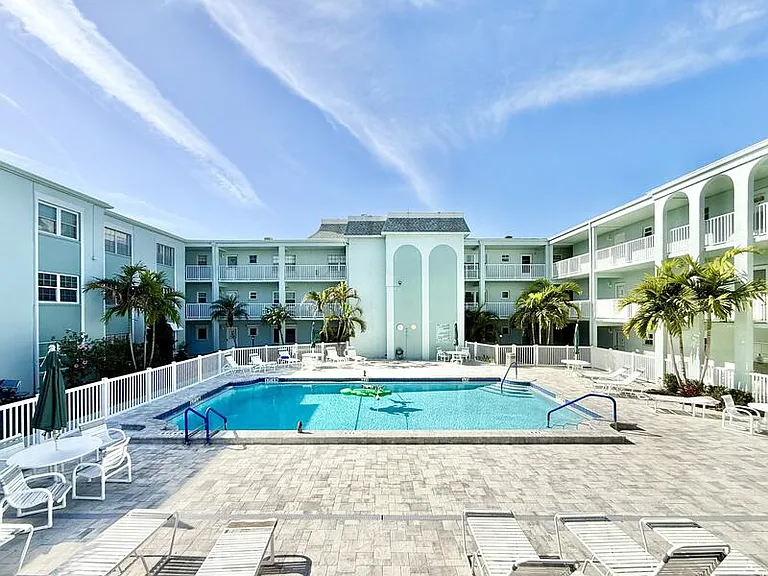 1712 Belleair Forest Dr #D — Photo 46