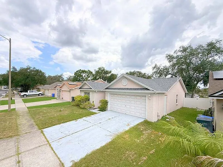 1118 Hardwood Dr — Photo 7