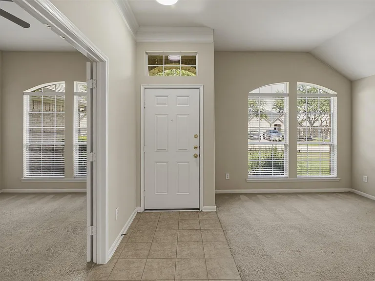 8515 Clarkman Ridge Ln — Photo 4