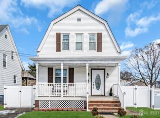 30 Freeman St, Woodbridge, NJ 07095