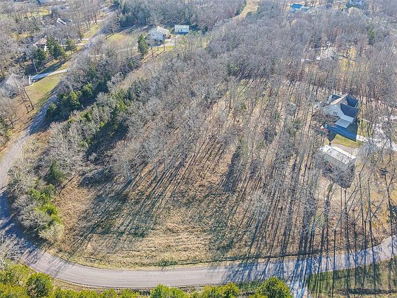 3rd image of 104 Oakdale Cir