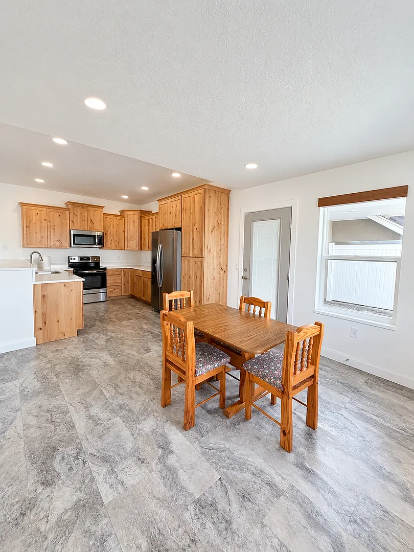 Modern 2-Bedroom Townhome in Tooele — Photo 4