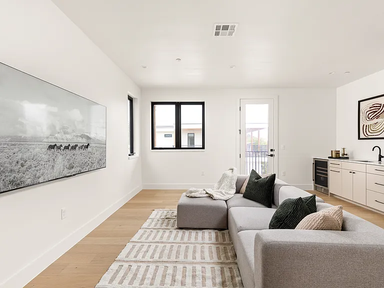 S 1st St — Photo 18