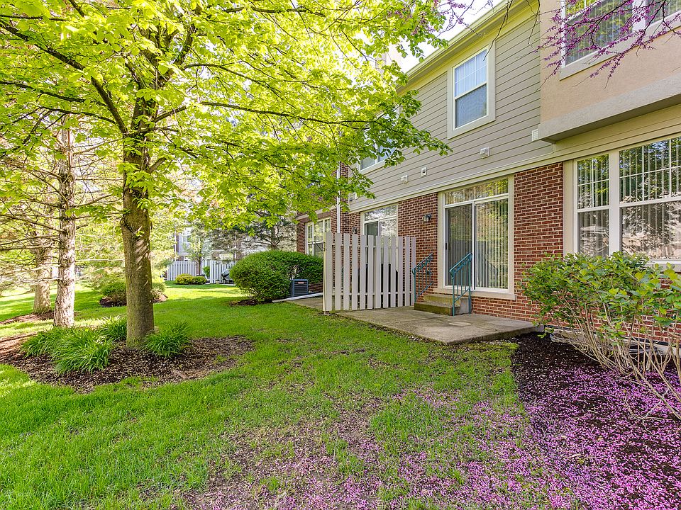 2nd image of 445 Pine Lake Cir