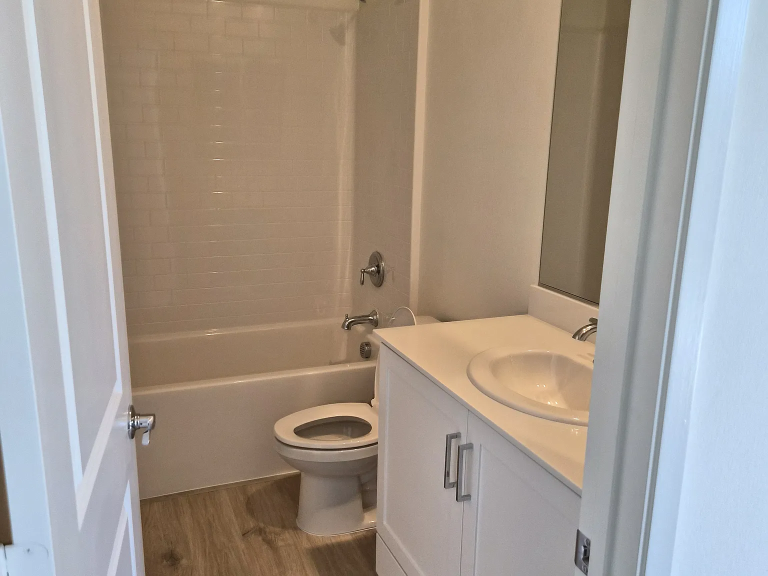 3 bed, 1435 sqft, $3,950 — Photo 2