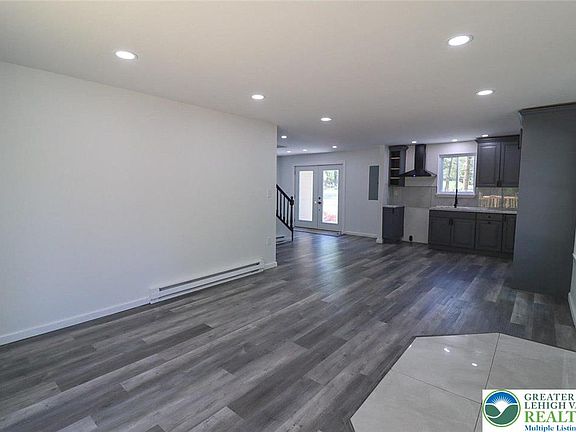 4th image of 1080 Westside Dr