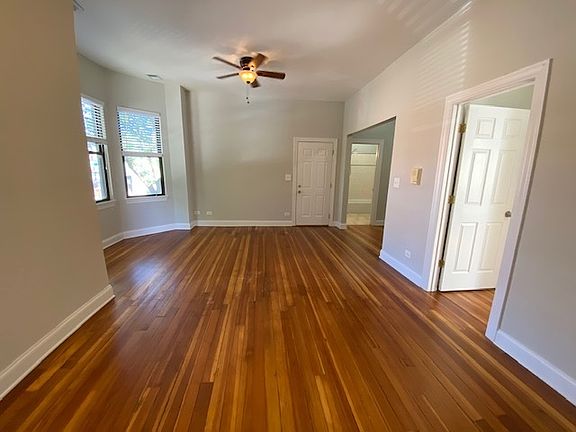 4th image of 3155 N Leavitt St #2R