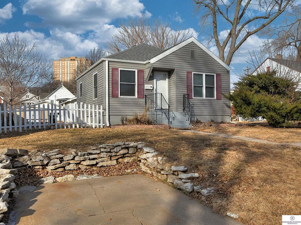 1st image of 834 S 49th Ave