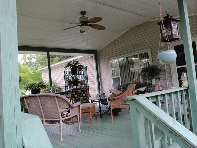 2nd image of 784 Elm Rd