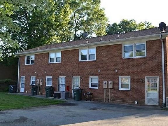 2nd image of 2119 Bulla St #A