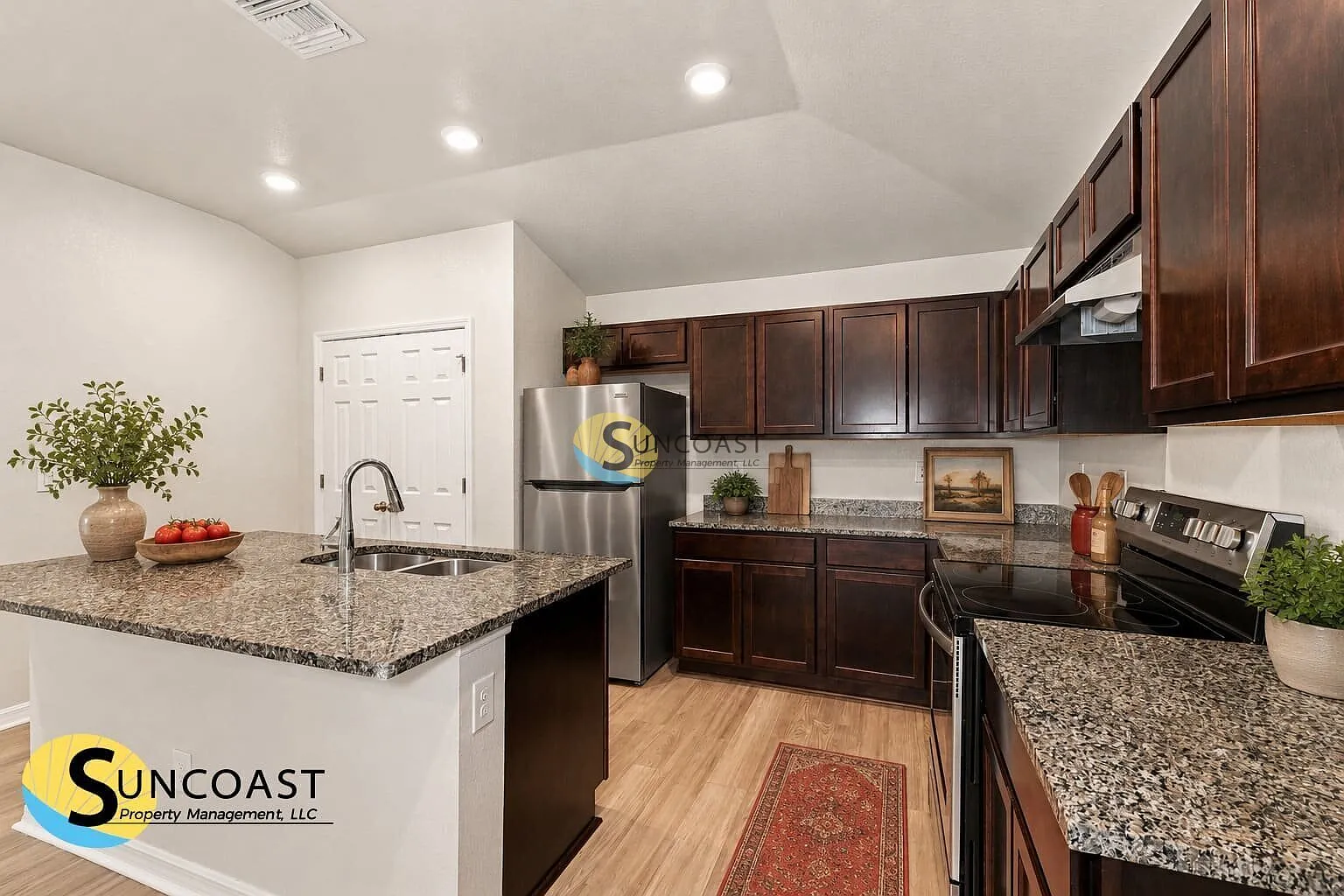 Beautiful 2BR Home with Granite Countertops — Photo 3