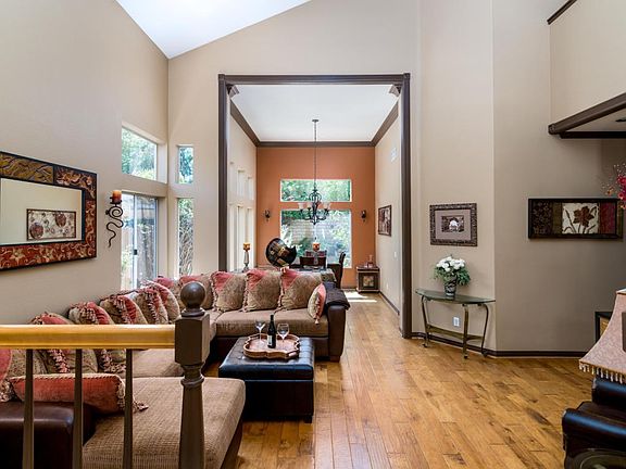 Living Rm Flows into Dining Rm