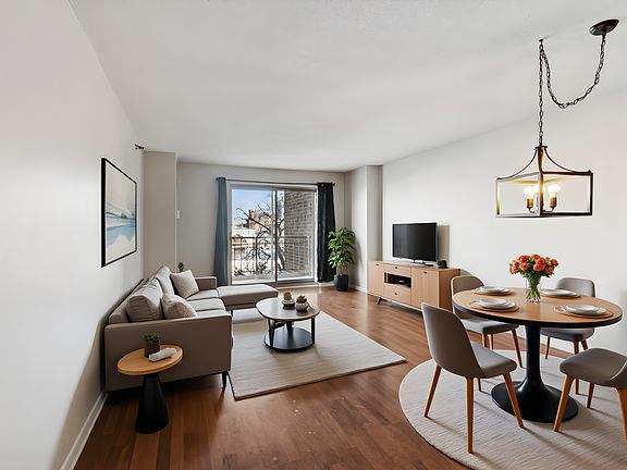 3rd image of 401 1st St S #215