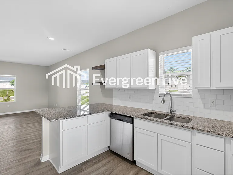 141 Burlington Dr — Photo 7