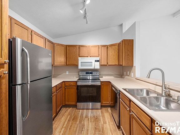 3rd image of 614 Bradford Pl NE