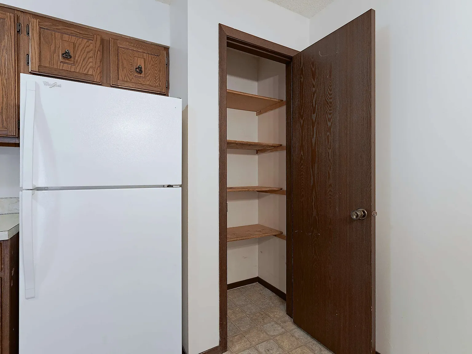 2 bed, 843 sqft, $909 — Photo 4