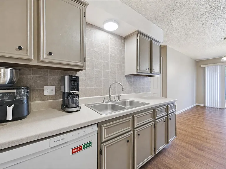1107 Winecup Cir — Photo 10