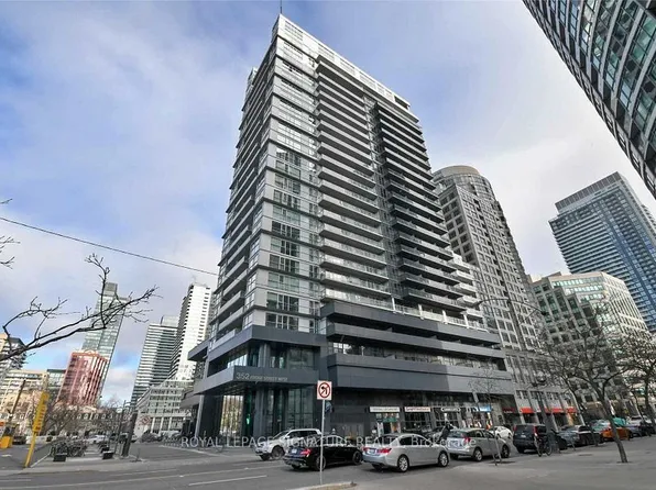 352 Front St W, Toronto, ON