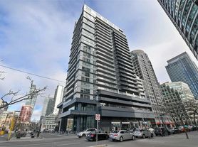 352 Front St W