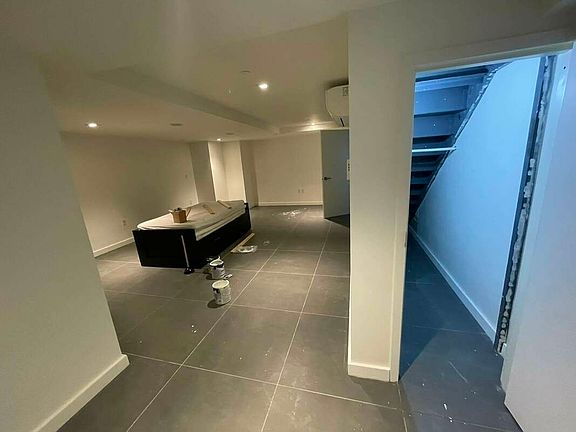 5th image of 555 Graham Ave #1H