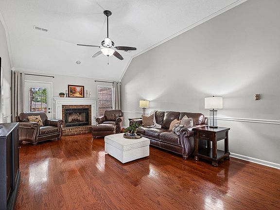3rd image of 7661 Shadow Glen Ln