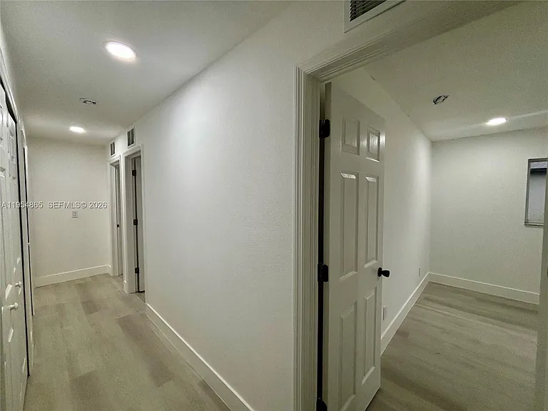 142 SW 34th Pl — Photo 17