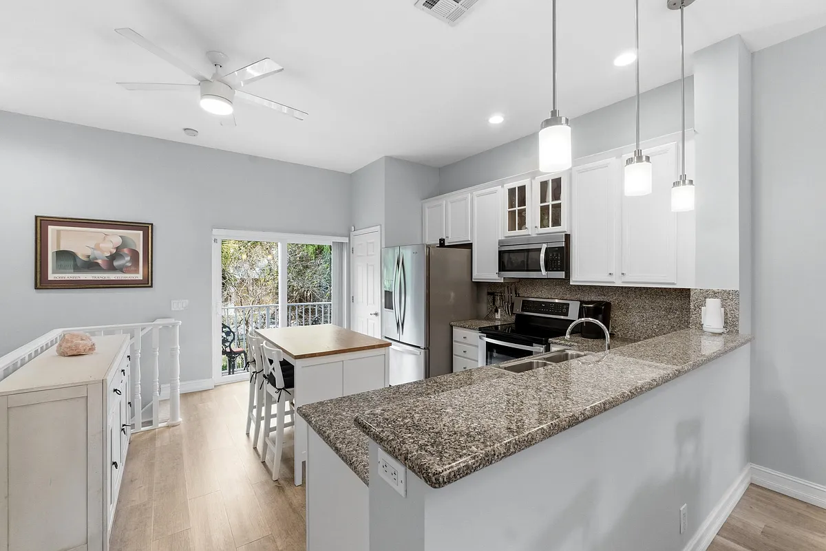Building Photo - 2445 NE 14th St #5-509
